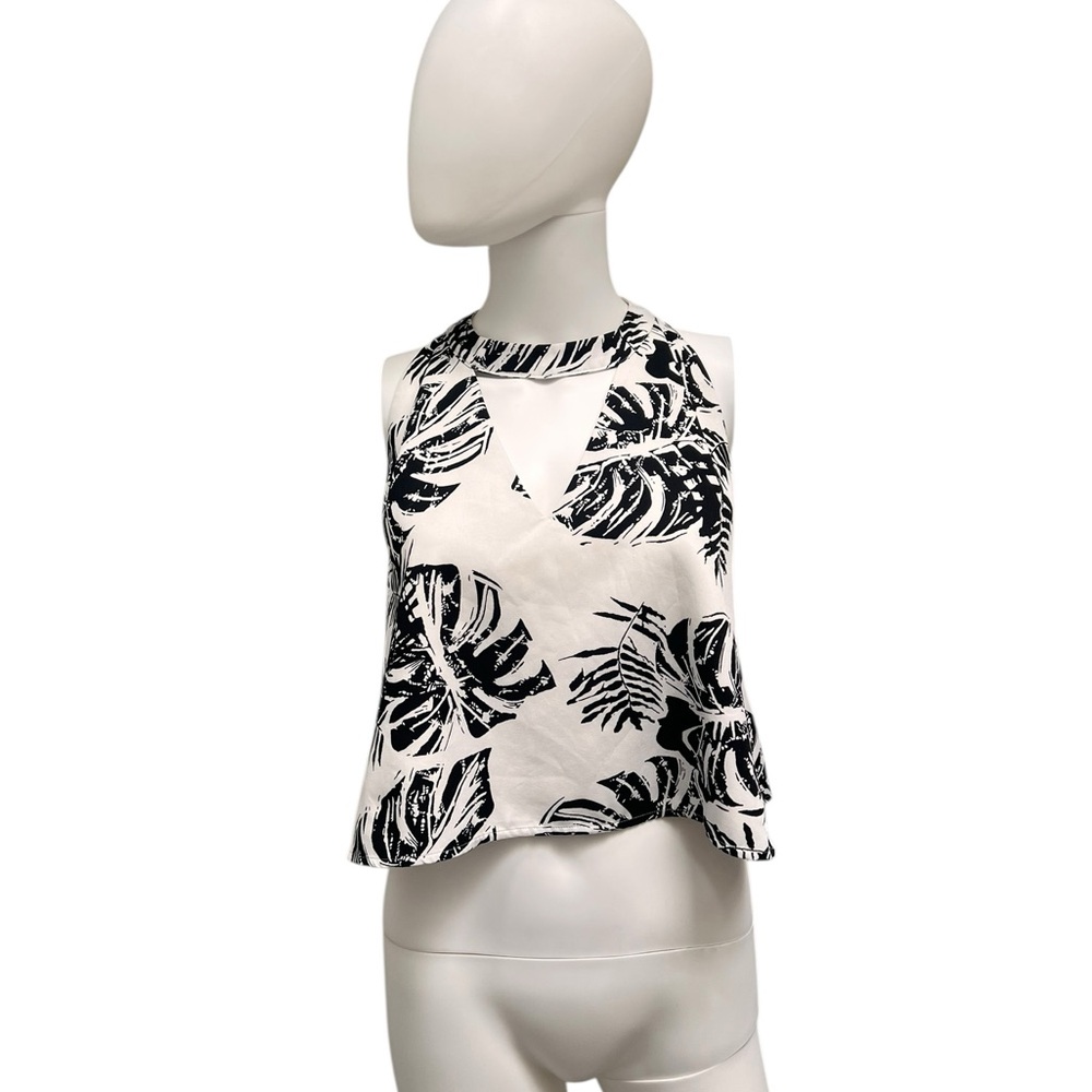 Tobi Sleeveless Black & White Leaf Print Top/ Size L/ Floral